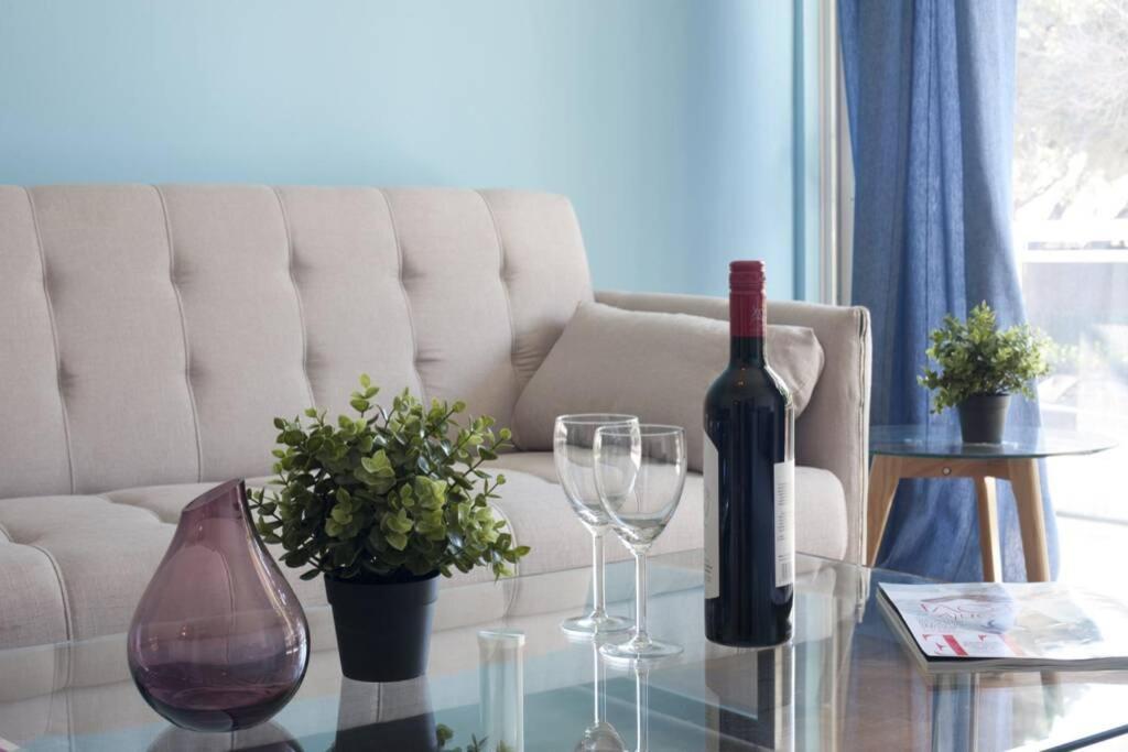Palaio Faliro, A Bright And Spacious Apartment Афины Экстерьер фото